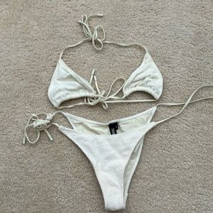 Triangl- White terry cloth